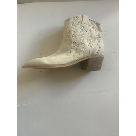 DOLCE VITA Point Toe Block Heel Fx Suede Western Ankle Booties Ivory Cream Sz 6 - Picture 8 of 13